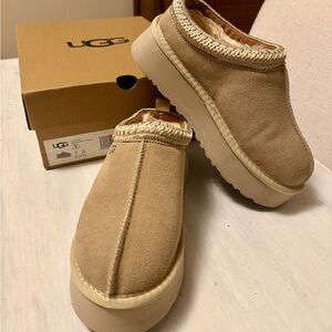 UGG Tazz Platform Slippers